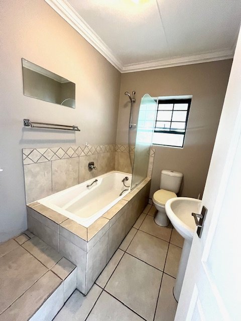 To Let 3 Bedroom Property for Rent in Reebok Western Cape